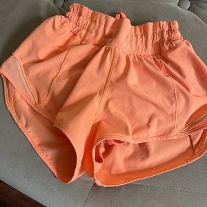 Lululemon Hotty Hot Low-Rise Lined Short 2.5” Orange size 0.